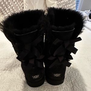 Great condition, black Bailey Bow Uggs size 9